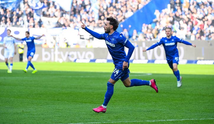 Fabian Schleusener (Karlsruher SC) bejubelt sein Tor waehrend des Spiels der 2. Bundesliga zwischen dem Karlsruher SC und Hertha BSC im BBBank Wildpark am 24. January 2026 in Karlsruhe, Deutschland. (Foto von Silas Schüller DeFodi Images) +++ Fabian Schleusener (Karlsruher SC) celebrates his goal during the 2. Bundesliga match between Karlsruher SC and Hertha BSC at BBBank Wildpark on January 24, 2026 in Karlsruhe, Germany. (Photo by Silas Schüller DeFodi Images) DFB DFL REGULATIONS PROHIBIT ANY USE OF PHOTOGRAPHS AS IMAGE SEQUENCES AND OR QUASI-VIDEO. (Photo by Silas Schueller DeFodi Images) -