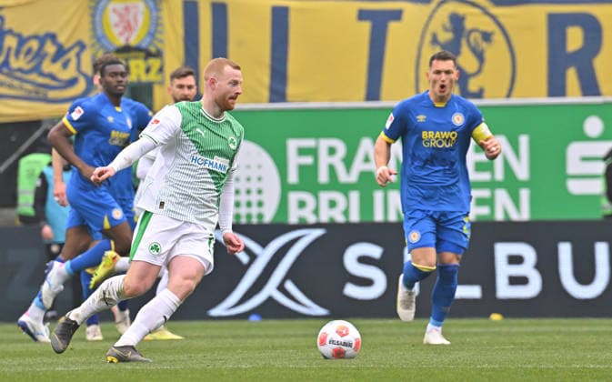 24.01.2026 - Fussball - Saison 2025 2026 - 2. Fussball - Bundesliga - 19. Spieltag: SpVgg Greuther Fürth SGF ( Kleeblatt ) - Eintracht Braunschweig BTSV EBS - Sportfoto Zink MeZi - xmexzix - DFL regulations prohibit any use of photographs as image sequences and or quasi-video - only for editorial use - Paul Will (13, SpVgg Greuther Fürth )