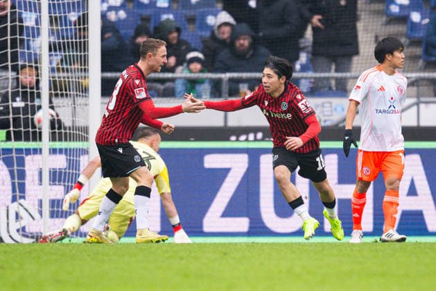 24.01.2026 - Fußball, 2025 2026, 2. Bundesliga, 19. Spieltag, Hannover 96 - Fortuna Düsseldorf: (R) Daisuke Yokota (Hannover) jubelt nach seinem Tor zum 1:0 mit (L) Maurice Neubauer (Hannover) DFL REGULATIONS PROHIBIT ANY USE OF PHOTOGRAPHS AS IMAGE SEQUENCES AND OR QUASI-VIDEO.