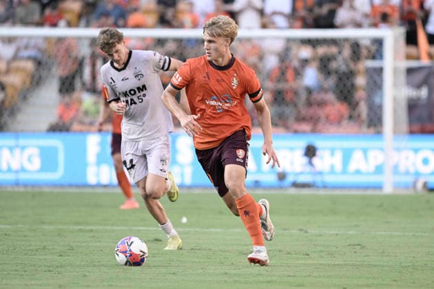 24th January 2026; Suncorp Stadium, Brisbane, Queensland, Australia: A League Football, Brisbane Roar versus Adelaide United; Sam Klein of Brisbane Roar persued by Ryan White of Adelaide United  NigelxOwen Content restricted for UK based newspaper