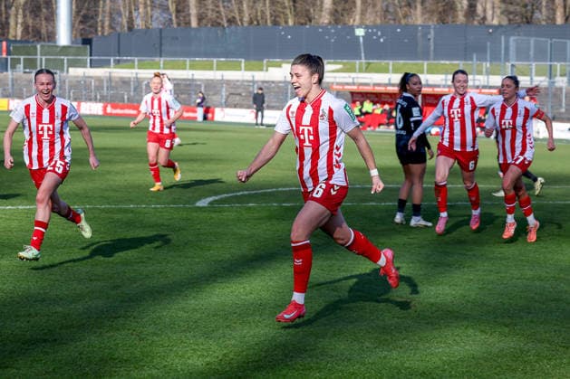24.01.2026, xsscx, Frauen Fussball, 1. FC Koeln - SC Freiburg, 1. Fussball Bundesliga, 15. Spieltag, Franz-Kremer-Stadion, Saison 2025 2026: Torjubel nach dem Tor zum 1:0 durch Torschuetzin Martyna Wiankowska (1. FC Koeln 26) nach einem Elfmeter DFB regulations prohibit any use of photographs as image sequences and or quasi-video. Photo: xSandraxScherningxPressefotoKochx Nordrhein-Westfalen Germany