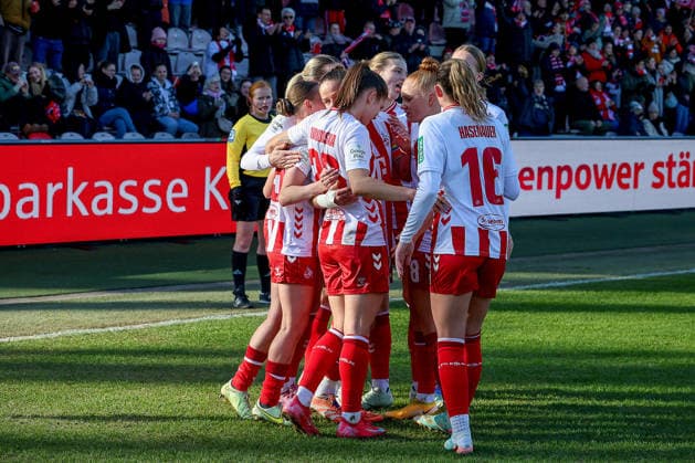24.01.2026, xsscx, Frauen Fussball, 1. FC Koeln - SC Freiburg, 1. Fussball Bundesliga, 15. Spieltag, Franz-Kremer-Stadion, Saison 2025 2026: Torjubel nach dem Tor zum 1:0 durch Torschuetzin Martyna Wiankowska (1. FC Koeln 26) nach einem Elfmeter DFB regulations prohibit any use of photographs as image sequences and or quasi-video. Photo: xSandraxScherningxPressefotoKochx Nordrhein-Westfalen Germany