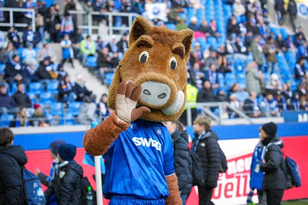 Deutschland, Fußball, 2 Bundesliga, Saison 2025 2026, Karlsruher SC vs. Herta BSC BBBank Wildpark (Karlsruhe): Maskottchen, Karlsruhe, Karlsruhe BBBank Wildpark Baden-Württemberg Deutschland