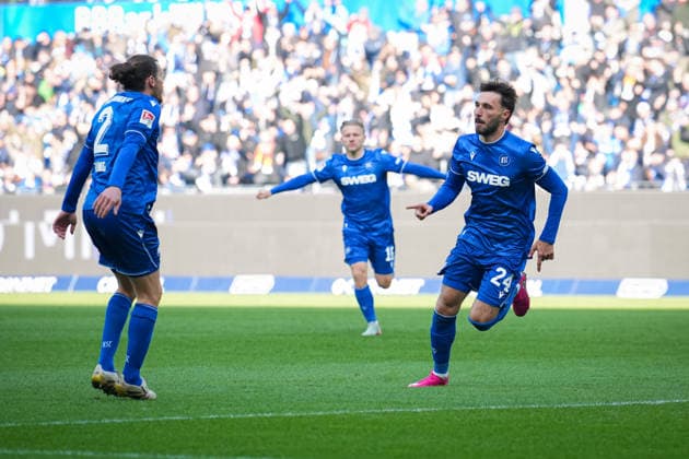 Deutschland, Fußball, 2 Bundesliga, Saison 2025 2026, Karlsruher SC vs. Herta BSC BBBank Wildpark (Karlsruhe): Fabian Schleusener (Karlsruher SC, 24) Tor, Torjubel, Karlsruhe BBBank Wildpark Baden-Württemberg Deutschland