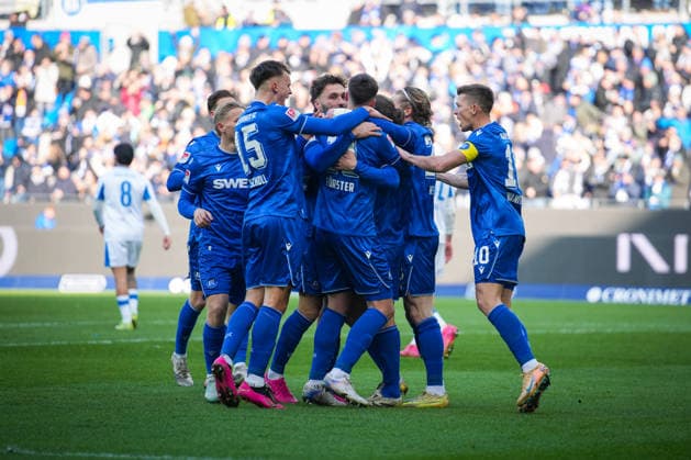 Deutschland, Fußball, 2 Bundesliga, Saison 2025 2026, Karlsruher SC vs. Herta BSC BBBank Wildpark (Karlsruhe): Fabian Schleusener (Karlsruher SC, 24) Tor, Torjubel, Karlsruhe BBBank Wildpark Baden-Württemberg Deutschland