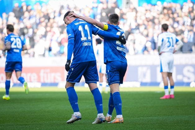 Deutschland, Fußball, 2 Bundesliga, Saison 2025 2026, Karlsruher SC vs. Herta BSC BBBank Wildpark (Karlsruhe): Fabian Schleusener (Karlsruher SC, 24) Tor, Torjubel, Karlsruhe BBBank Wildpark Baden-Württemberg Deutschland