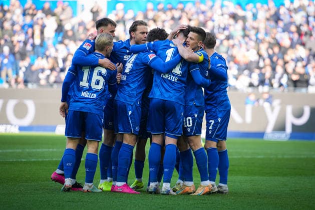 Deutschland, Fußball, 2 Bundesliga, Saison 2025 2026, Karlsruher SC vs. Herta BSC BBBank Wildpark (Karlsruhe): Fabian Schleusener (Karlsruher SC, 24) Tor, Torjubel, Karlsruhe BBBank Wildpark Baden-Württemberg Deutschland