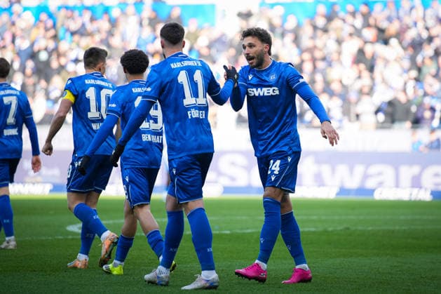 Deutschland, Fußball, 2 Bundesliga, Saison 2025 2026, Karlsruher SC vs. Herta BSC BBBank Wildpark (Karlsruhe): Fabian Schleusener (Karlsruher SC, 24) Tor, Torjubel, Karlsruhe BBBank Wildpark Baden-Württemberg Deutschland