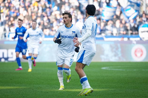 Deutschland, Fußball, 2 Bundesliga, Saison 2025 2026, Karlsruher SC vs. Herta BSC BBBank Wildpark (Karlsruhe): Michal Karbownik (Hertha BSC, 33) Karlsruhe BBBank Wildpark Baden-Württemberg Deutschland