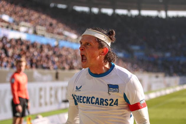 Reese Fabian (Hertha BSC, 11) jubelt ueber seinen Treffer zum 1:1 Ausgleich, Karlsruher SC vs. Hertha BSC, 2. Bundesliga, 19. Spieltag, 2025 2026, 24.01.2026, DFL REGULATIONS PROHIBIT ANY USE OF PHOTOGRAPHS AS IMAGE SEQUENCES AND OR QUASI-VIDEO, Karlsruher SC vs. Hertha BSC, 2. Bundesliga, 19. Spieltag, 2025 2026, 24.01.2026 Karlsruhe