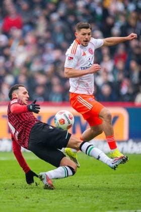 24.01.2026 - Fußball, 2025 2026, 2. Bundesliga, 19. Spieltag, Hannover 96 - Fortuna Düsseldorf: (L-R) Virgil GhiÈ›a (Hannover), Florent Muslija (Düsseldorf) DFL REGULATIONS PROHIBIT ANY USE OF PHOTOGRAPHS AS IMAGE SEQUENCES AND OR QUASI-VIDEO.