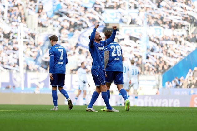 24.01.2026, xrekx, Fussball 2.Bundesliga, Karlsruher SC - Hertha BSC Berlin v.l. Torjubel nach dem Tor zum celebrating the goal celebrate 2:1 durch Sebastian Jung (Karlsruher SC) (DFL DFB REGULATIONS PROHIBIT ANY USE OF PHOTOGRAPHS as IMAGE SEQUENCES and or QUASI-VIDEO) Karlsruhe