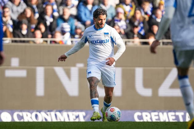 Fussball: 2. Bundesliga, 19. Spieltag, Karlsruher SC - Hertha BSC am 24.01.2026 in Karlsruhe (BBBank Wildpark), Deutschland, Saison 2025 2026: DFB DFL REGULATIONS PROHIBIT ANY USE OF PHOTOGRAPHS as IMAGE SEQUENCES and or QUASI-VIDEO: Im Fokus Kevin Simone Sessa (8, BSC). Karlsruhe BBBank Wildpark Deutschland
