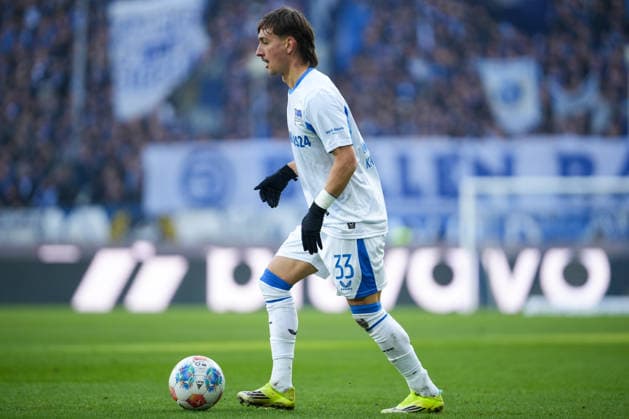 Fussball: 2. Bundesliga, 19. Spieltag, Karlsruher SC - Hertha BSC am 24.01.2026 in Karlsruhe (BBBank Wildpark), Deutschland, Saison 2025 2026: DFB DFL REGULATIONS PROHIBIT ANY USE OF PHOTOGRAPHS as IMAGE SEQUENCES and or QUASI-VIDEO: Im Fokus Michal Karbownik (33, BSC). Karlsruhe BBBank Wildpark Deutschland