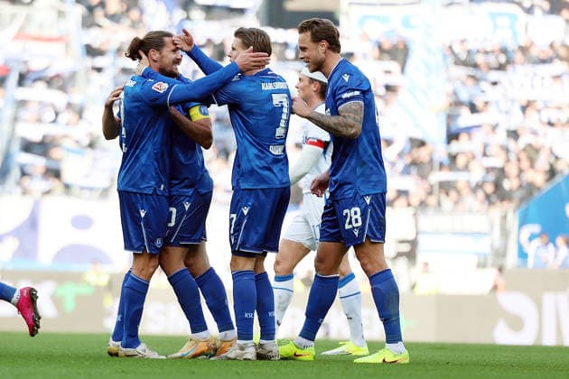 24.01.2026, xrekx, Fussball 2.Bundesliga, Karlsruher SC - Hertha BSC Berlin v.l. Torjubel nach dem Tor zum celebrating the goal celebrate 2:1 durch Sebastian Jung (Karlsruher SC) (DFL DFB REGULATIONS PROHIBIT ANY USE OF PHOTOGRAPHS as IMAGE SEQUENCES and or QUASI-VIDEO) Karlsruhe