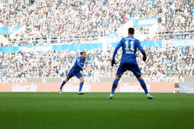 24.01.2026, xrekx, Fussball 2.Bundesliga, Karlsruher SC - Hertha BSC Berlin v.l. Torschuss zum 2:1 durch Sebastian Jung (Karlsruher SC) (DFL DFB REGULATIONS PROHIBIT ANY USE OF PHOTOGRAPHS as IMAGE SEQUENCES and or QUASI-VIDEO) Karlsruhe