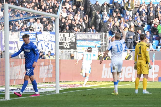 2. Bundesliga, Karlsruher SC vs Hertha BSC, 24.01.2026 Torjubel zum 1:1 durch Fabian Reese (Hertha BSC, 11) 2. Bundesliga, Karlsruher SC vs Hertha BSC, BBBank Wildpark Karlsruhe, 24.01.2026 DFB DFL REGULATIONS PROHIBIT ANY USE OF PHOTOGRAPHS AS IMAGE SEQUENCES AND OR QUASI-VIDEO.
