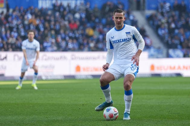 2. Bundesliga, Karlsruher SC vs Hertha BSC, 24.01.2026 Paul Seguin (Hertha BSC, 30) mit dem Ball 2. Bundesliga, Karlsruher SC vs Hertha BSC, BBBank Wildpark Karlsruhe, 24.01.2026 DFB DFL REGULATIONS PROHIBIT ANY USE OF PHOTOGRAPHS AS IMAGE SEQUENCES AND OR QUASI-VIDEO.