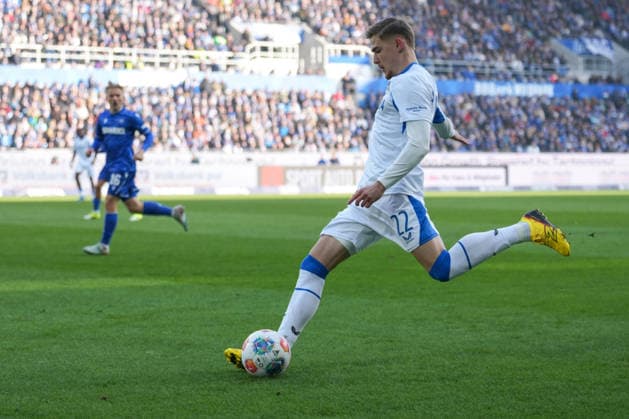 2. Bundesliga, Karlsruher SC vs Hertha BSC, 24.01.2026 Marten Winkler (Hertha BSC, 22) mit einer Flanke 2. Bundesliga, Karlsruher SC vs Hertha BSC, BBBank Wildpark Karlsruhe, 24.01.2026 DFB DFL REGULATIONS PROHIBIT ANY USE OF PHOTOGRAPHS AS IMAGE SEQUENCES AND OR QUASI-VIDEO.