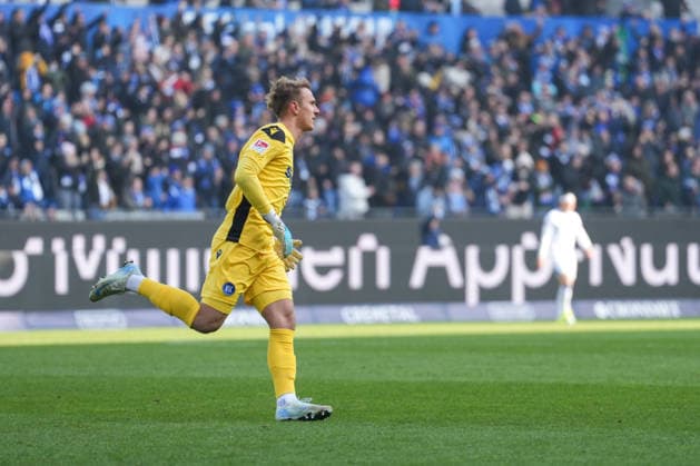 2. Bundesliga, Karlsruher SC vs Hertha BSC, 24.01.2026 Hans Christian Bernat (Karlsruher SC, 1) der sich beim 1:0 durch Fabian Schleusener (Karlsruher SC, 24) freut 2. Bundesliga, Karlsruher SC vs Hertha BSC, BBBank Wildpark Karlsruhe, 24.01.2026 DFB DFL REGULATIONS PROHIBIT ANY USE OF PHOTOGRAPHS AS IMAGE SEQUENCES AND OR QUASI-VIDEO.