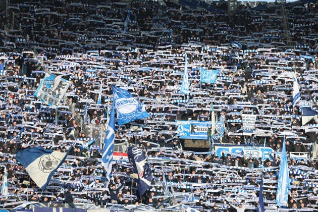 24.01.2026, xrekx, Fussball 2.Bundesliga, Karlsruher SC - Hertha BSC Berlin v.l. ertha Fans ,Stimmung, Schals, Trikot, Fahne, Banner, Ultras, Zuschauer, Besucher, Choreo, Choreografie, atmosphere, spectators, Visitors (DFL DFB REGULATIONS PROHIBIT ANY USE OF PHOTOGRAPHS as IMAGE SEQUENCES and or QUASI-VIDEO) Karlsruhe