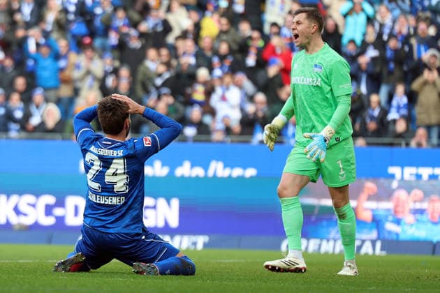 24.01.2026, xrekx, Fussball 2.Bundesliga, Karlsruher SC - Hertha BSC Berlin v.l. Fabian Schleusener (Karlsruher SC) Tjark Ernst (Hertha BSC) (DFL DFB REGULATIONS PROHIBIT ANY USE OF PHOTOGRAPHS as IMAGE SEQUENCES and or QUASI-VIDEO) Karlsruhe