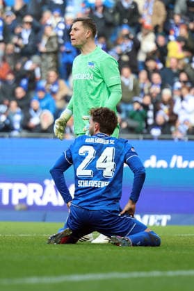 24.01.2026, xrekx, Fussball 2.Bundesliga, Karlsruher SC - Hertha BSC Berlin v.l. Tjark Ernst (Hertha BSC) Fabian Schleusener (Karlsruher SC) (DFL DFB REGULATIONS PROHIBIT ANY USE OF PHOTOGRAPHS as IMAGE SEQUENCES and or QUASI-VIDEO) Karlsruhe