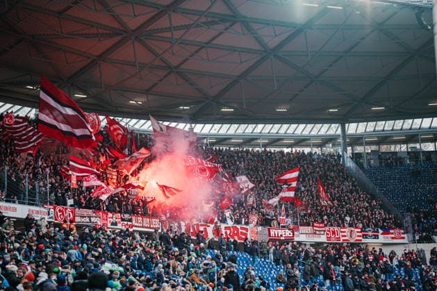 2. Bundesliga: Hannover 96 vs. Fortuna Düsseldorf, 24.01.2026 Der Auswärtsblock von Fortuna Düsseldorf mit Pyrotechnik; Fußball, 2. Bundesliga, 19. Spieltag: Hannover 96 vs. Fortuna Düsseldorf am 24.01.2026 in der Heinz von Heiden Arena, Hannover DFL REGULATIONS PROHIBIT ANY USE OF PHOTOGRAPHS AS IMAGE SEQUENCES AND OR QUASI-VIDEO.