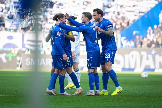 Deutschland, Fußball, 2 Bundesliga, Saison 2025 2026, Karlsruher SC vs. Herta BSC BBBank Wildpark (Karlsruhe): Sebastian Jung (Karlsruher SC, 2) Tor, Jubel, Karlsruhe BBBank Wildpark Baden-Württemberg Deutschland