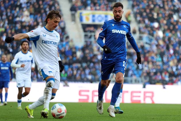 24.01.2026, xrekx, Fussball 2.Bundesliga, Karlsruher SC - Hertha BSC Berlin v.l. Michal Karbownik (Hertha BSC) Philipp Förster Foerster (Karlsruher SC) (DFL DFB REGULATIONS PROHIBIT ANY USE OF PHOTOGRAPHS as IMAGE SEQUENCES and or QUASI-VIDEO) Karlsruhe