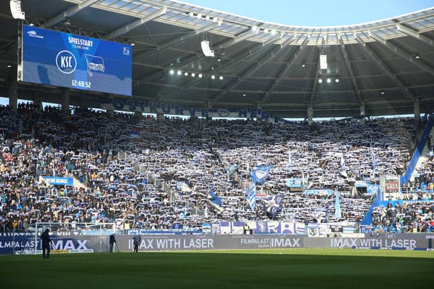 24.01.2026, xrekx, Fussball 2.Bundesliga, Karlsruher SC - Hertha BSC Berlin v.l. Hertha Fans ,Stimmung, Schals, Trikot, Fahne, Banner, Ultras, Zuschauer, Besucher, Choreo, Choreografie, atmosphere, spectators, Visitors (DFL DFB REGULATIONS PROHIBIT ANY USE OF PHOTOGRAPHS as IMAGE SEQUENCES and or QUASI-VIDEO) Karlsruhe