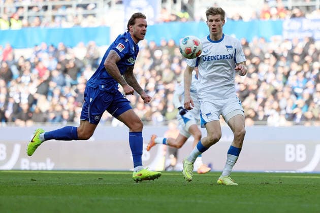 24.01.2026, xrekx, Fussball 2.Bundesliga, Karlsruher SC - Hertha BSC Berlin v.l. Marcel Franke (Karlsruher SC) Luca Schuler (Hertha BSC) (DFL DFB REGULATIONS PROHIBIT ANY USE OF PHOTOGRAPHS as IMAGE SEQUENCES and or QUASI-VIDEO) Karlsruhe