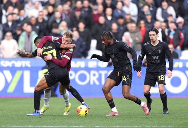 Reinildo Mandava (S) Jarrod Bowen (WHU) Romaine Mundle (S) at the West Ham United v Sunderland EPL match, at the London Stadium, London, UK on 24th January, 2026. 