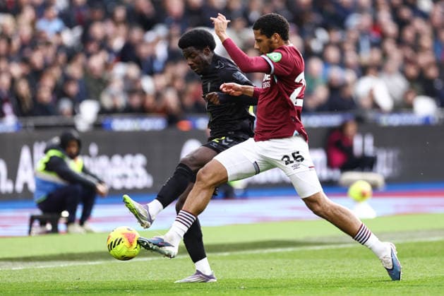 West Ham United v Sunderland 24 January 2026, London - Premier League Football - West Ham United v Sunderland - Jean-Clair Todibo of West Ham United and Eliezer Mayenda of Sunderland - Photo: Jacques Feeney Offside. London UK Copyright: xJacquesxFeeneyx xOffsidexOffside
