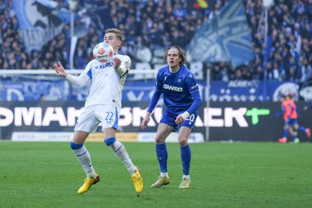 2. Bundesliga, Karlsruher SC vs Hertha BSC, 24.01.2026 Marten Winkler (Hertha BSC, 22) mit einer Brustannahme 2. Bundesliga, Karlsruher SC vs Hertha BSC, BBBank Wildpark Karlsruhe, 24.01.2026 DFB DFL REGULATIONS PROHIBIT ANY USE OF PHOTOGRAPHS AS IMAGE SEQUENCES AND OR QUASI-VIDEO.