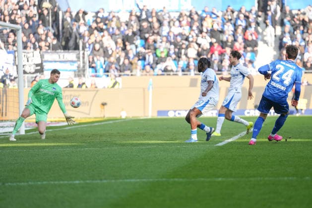2. Bundesliga, Karlsruher SC vs Hertha BSC, 24.01.2026 Parade von Tjark Ernst (Hertha BSC, 1) schuss von Fabian Schleusener (Karlsruher SC, 24) 2. Bundesliga, Karlsruher SC vs Hertha BSC, BBBank Wildpark Karlsruhe, 24.01.2026 DFB DFL REGULATIONS PROHIBIT ANY USE OF PHOTOGRAPHS AS IMAGE SEQUENCES AND OR QUASI-VIDEO.