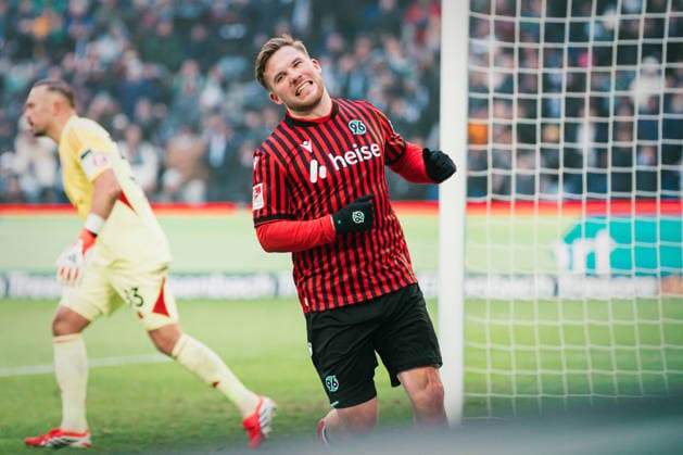 2. Bundesliga: Hannover 96 vs. Fortuna Düsseldorf, 24.01.2026 Benjamin Källman (Hannover 96, 9) ärgert sich über vergebene Chance; Fußball, 2. Bundesliga, 19. Spieltag: Hannover 96 vs. Fortuna Düsseldorf am 24.01.2026 in der Heinz von Heiden Arena, Hannover DFL REGULATIONS PROHIBIT ANY USE OF PHOTOGRAPHS AS IMAGE SEQUENCES AND OR QUASI-VIDEO.