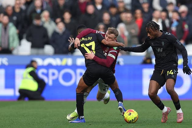24th January 2026; London Stadium, London, England; Premier League Football, West Ham United versus Sunderland; Jarrod Bowen of West Ham United is fouled by Reinildo Mandava of Sunderland  KatiexChan Content restricted for UK based newspaper