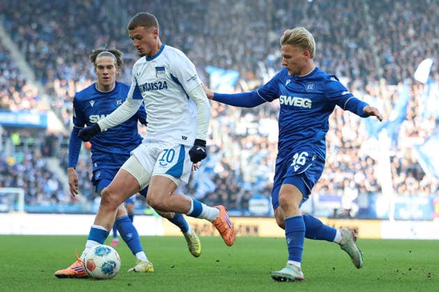 24.01.2026, xrekx, Fussball 2.Bundesliga, Karlsruher SC - Hertha BSC Berlin v.l. David Herold (Karlsruher SC) MichaÃ«l Cuisance (Hertha BSC) Andreas Müller Mueller (Karlsruher SC) Zweikampf, Aktion, action, battle for the ball (DFL DFB REGULATIONS PROHIBIT ANY USE OF PHOTOGRAPHS as IMAGE SEQUENCES and or QUASI-VIDEO) Karlsruhe