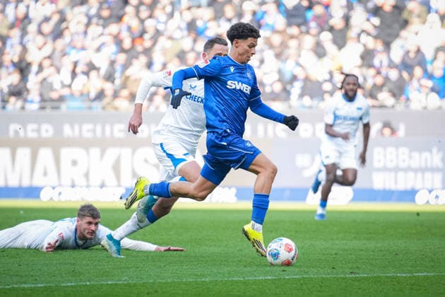 Deutschland, Fußball, 2 Bundesliga, Saison 2025 2026, Karlsruher SC vs. Herta BSC BBBank Wildpark (Karlsruhe): Niclas Dühring (Karlsruher SC, 29) Karlsruhe BBBank Wildpark Baden-Württemberg Deutschland