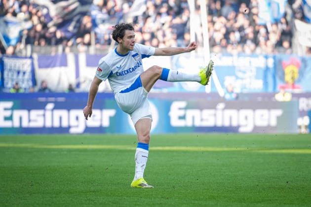 Deutschland, Fußball, 2 Bundesliga, Saison 2025 2026, Karlsruher SC vs. Herta BSC BBBank Wildpark (Karlsruhe): Linus Gechter (Hertha BSC, 44) Karlsruhe BBBank Wildpark Baden-Württemberg Deutschland
