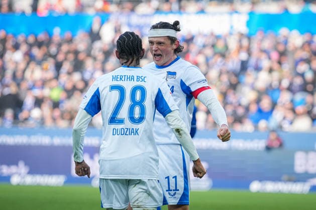 Deutschland, Fußball, 2 Bundesliga, Saison 2025 2026, Karlsruher SC vs. Herta BSC BBBank Wildpark (Karlsruhe): Jeremy Dudziak (Hertha BSC, 28) Tor, Jubel, Karlsruhe BBBank Wildpark Baden-Württemberg Deutschland