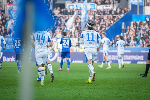 Deutschland, Fußball, 2 Bundesliga, Saison 2025 2026, Karlsruher SC vs. Herta BSC BBBank Wildpark (Karlsruhe): Jeremy Dudziak (Hertha BSC, 28) Tor, Jubel, Karlsruhe BBBank Wildpark Baden-Württemberg Deutschland