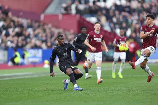 24th January 2026; London Stadium, London, England; Premier League Football, West Ham United versus Sunderland; Nordi Mukiele of Sunderland crossing past Mateus Fernandes of West Ham United  KatiexChan Content restricted for UK based newspaper