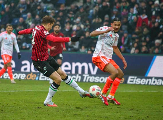 Deutschland: Fussball 2.Bundesliga 2025 26, 19. Spieltag - Hannover 96 Fortuna Düsseldorf - Heinz von Heiden Arena Stadion (Hannover): Benedikt Pichler (Hannover 96, 11) Hannover