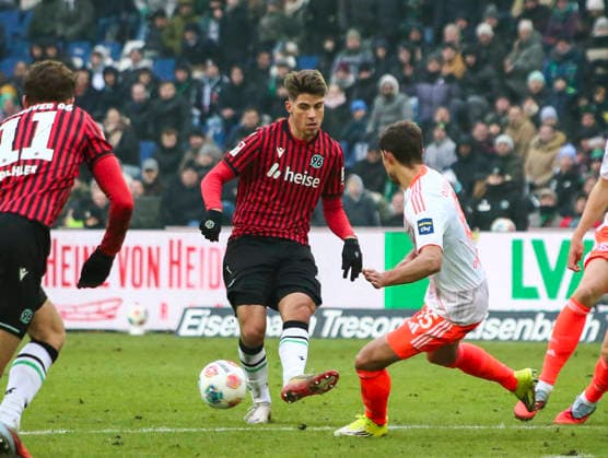 Deutschland: Fussball 2.Bundesliga 2025 26, 19. Spieltag - Hannover 96 Fortuna Düsseldorf - Heinz von Heiden Arena Stadion (Hannover): Franz Roggow (Hannover 96, 13) Hannover