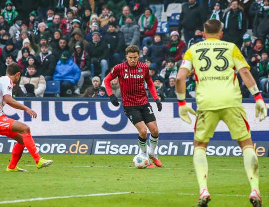 Deutschland: Fussball 2.Bundesliga 2025 26, 19. Spieltag - Hannover 96 Fortuna Düsseldorf - Heinz von Heiden Arena Stadion (Hannover): Franz Roggow (Hannover 96, 13) Hannover