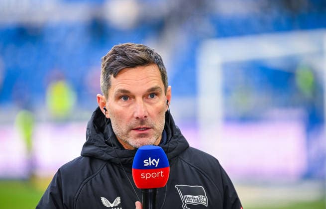 Trainer Stefan Leitl (Hertha BSC) spricht bei einem TV-nterview nach dem Spiel der 2. Bundesliga zwischen dem Karlsruher SC und Hertha BSC im BBBank Wildpark am 24. January 2026 in Karlsruhe, Deutschland. (Foto von Silas Schüller DeFodi Images) +++ Coach Stefan Leitl (Hertha BSC) speaks during an interview after the 2. Bundesliga match between Karlsruher SC and Hertha BSC at BBBank Wildpark on January 24, 2026 in Karlsruhe, Germany. (Photo by Silas Schüller DeFodi Images) DFB DFL REGULATIONS PROHIBIT ANY USE OF PHOTOGRAPHS AS IMAGE SEQUENCES AND OR QUASI-VIDEO. (Photo by Silas Schueller DeFodi Images) -