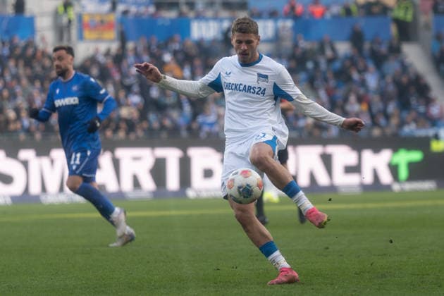 24.01.2026, xhfmx, Fussball 2.Bundesliga, Karlsruher SC - Hertha BSC Berlin Marton Dardai (Hertha BSC) (DFL DFB REGULATIONS PROHIBIT ANY USE OF PHOTOGRAPHS as IMAGE SEQUENCES and or QUASI-VIDEO) Karlsruhe