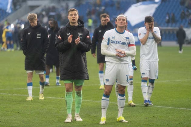 24.01.2026, xhfmx, Fussball 2.Bundesliga, Karlsruher SC - Hertha BSC Berlin v.l. Tjark Ernst (Hertha BSC), Fabian Reese (Hertha BSC) (DFL DFB REGULATIONS PROHIBIT ANY USE OF PHOTOGRAPHS as IMAGE SEQUENCES and or QUASI-VIDEO) Karlsruhe